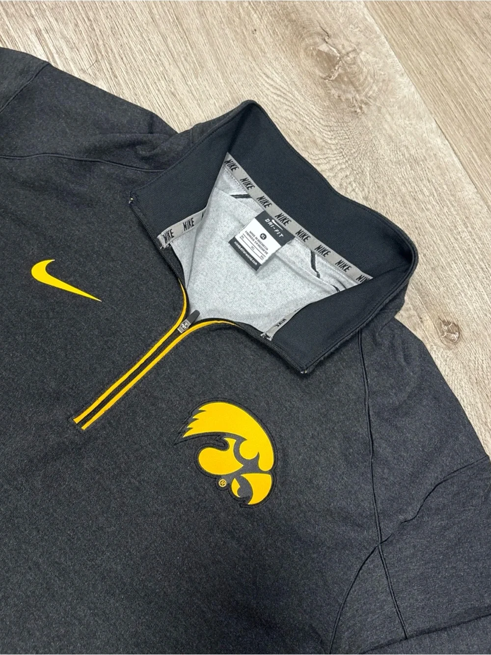 Nike Dri Fit Iowa Hawkeyes 1/4 Zip Pullover Golf Dark Grey Size XL